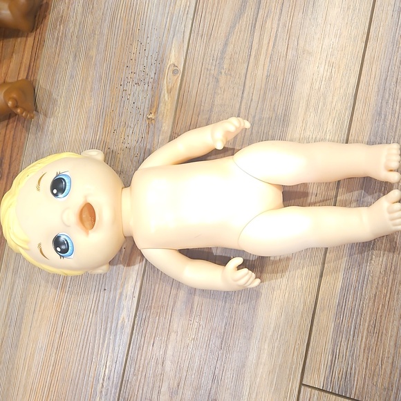 Lot of four Baby Alive Dolls - Picture 2 of 9